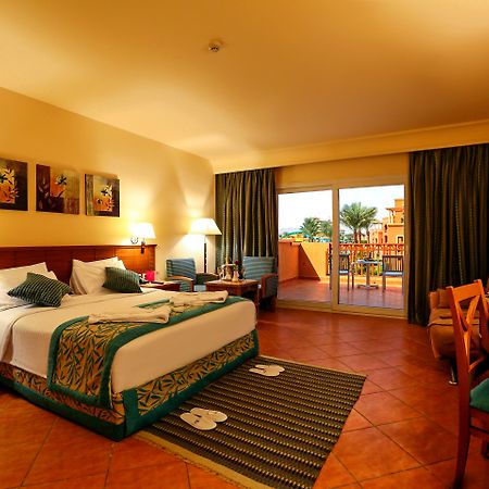Готель Charmillion Club Aquapark Шарм-еш-Шейх Екстер'єр фото A room at the Hilton Sharm El Sheikh