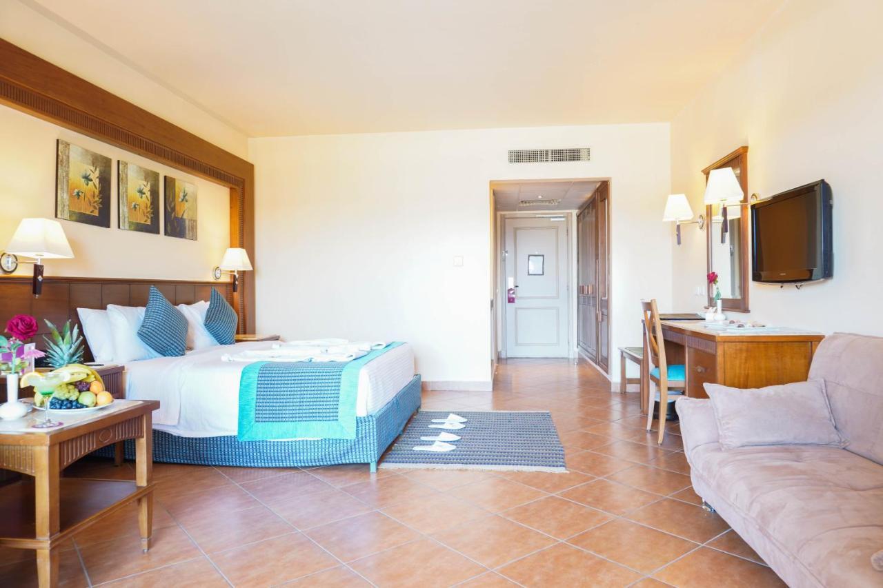 Готель Charmillion Club Aquapark Шарм-еш-Шейх Екстер'єр фото A room at the Hilton Sharm El Sheikh