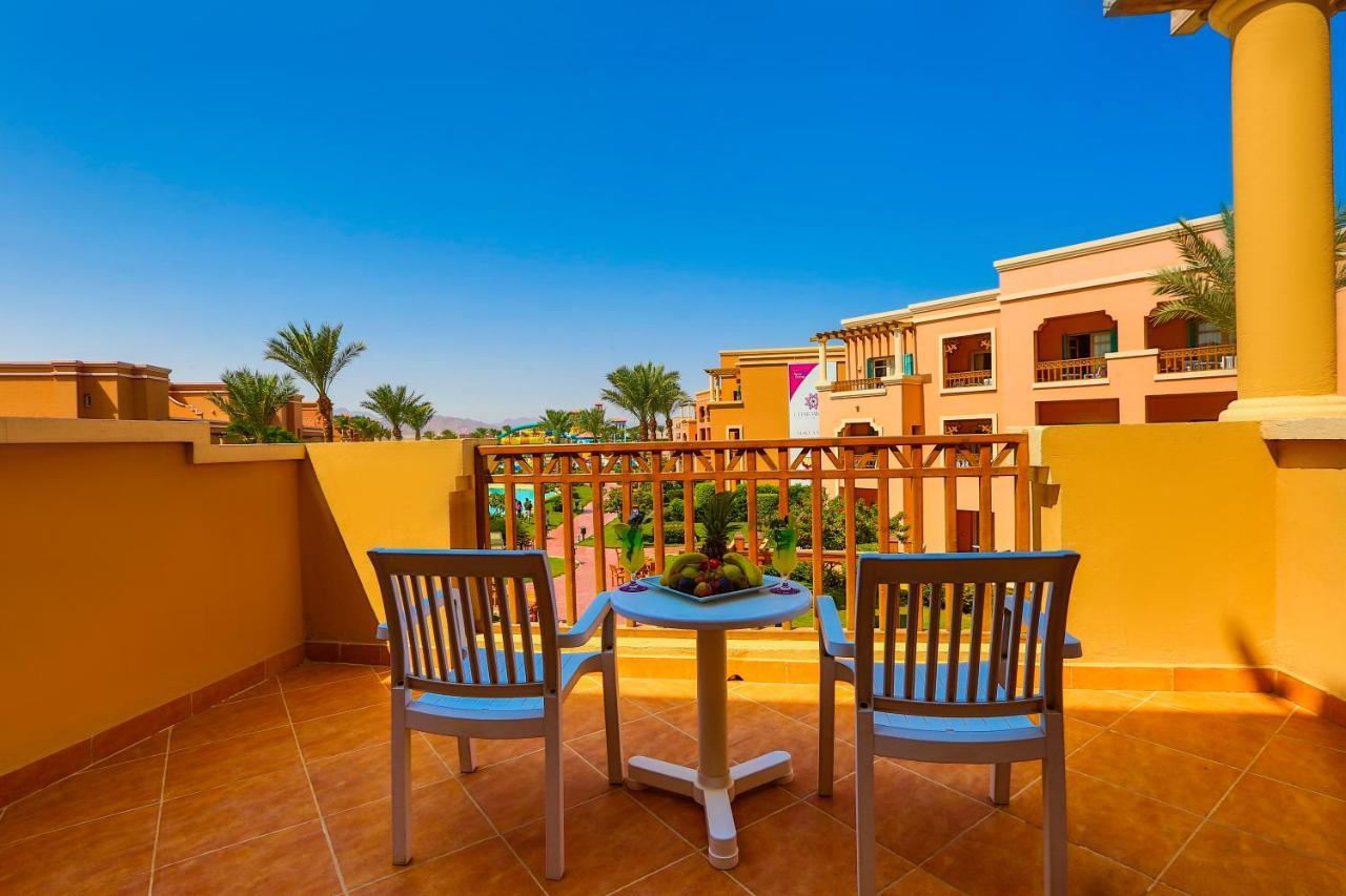 Готель Charmillion Club Aquapark Шарм-еш-Шейх Екстер'єр фото A balcony in a hotel